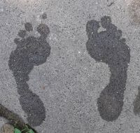 Ankneippen am Kneippbecken an der Friedrichsquelle